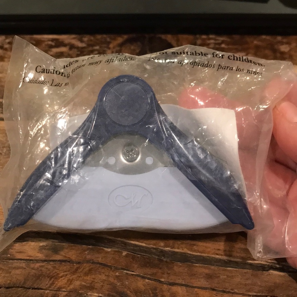 Creative Memories Corner Scallop Corner Punch Rounder